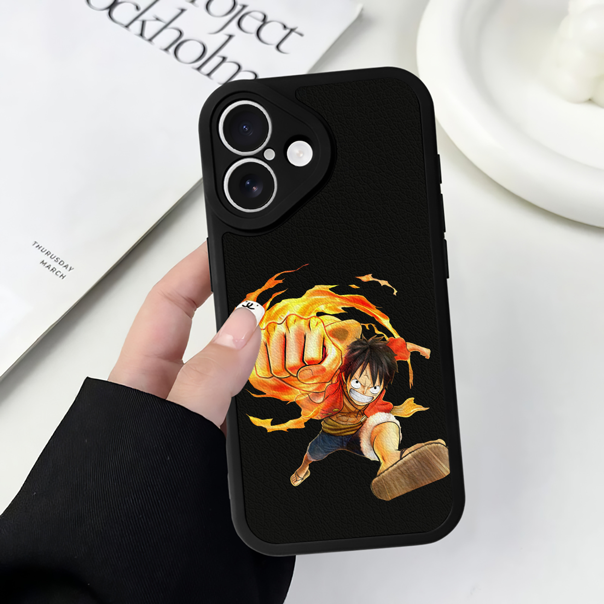 （画像用） ワンピース モンキー・D・ルフィ ONE PIECE Monkey D. Luffy 【iPhone 16シリーズ対応】シリコンスマホケース（レザー調） 材質：シリコン